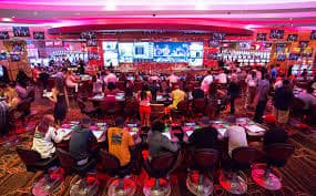 Studio permainan blackjack langsung dengan dealer profesional di jastipbet